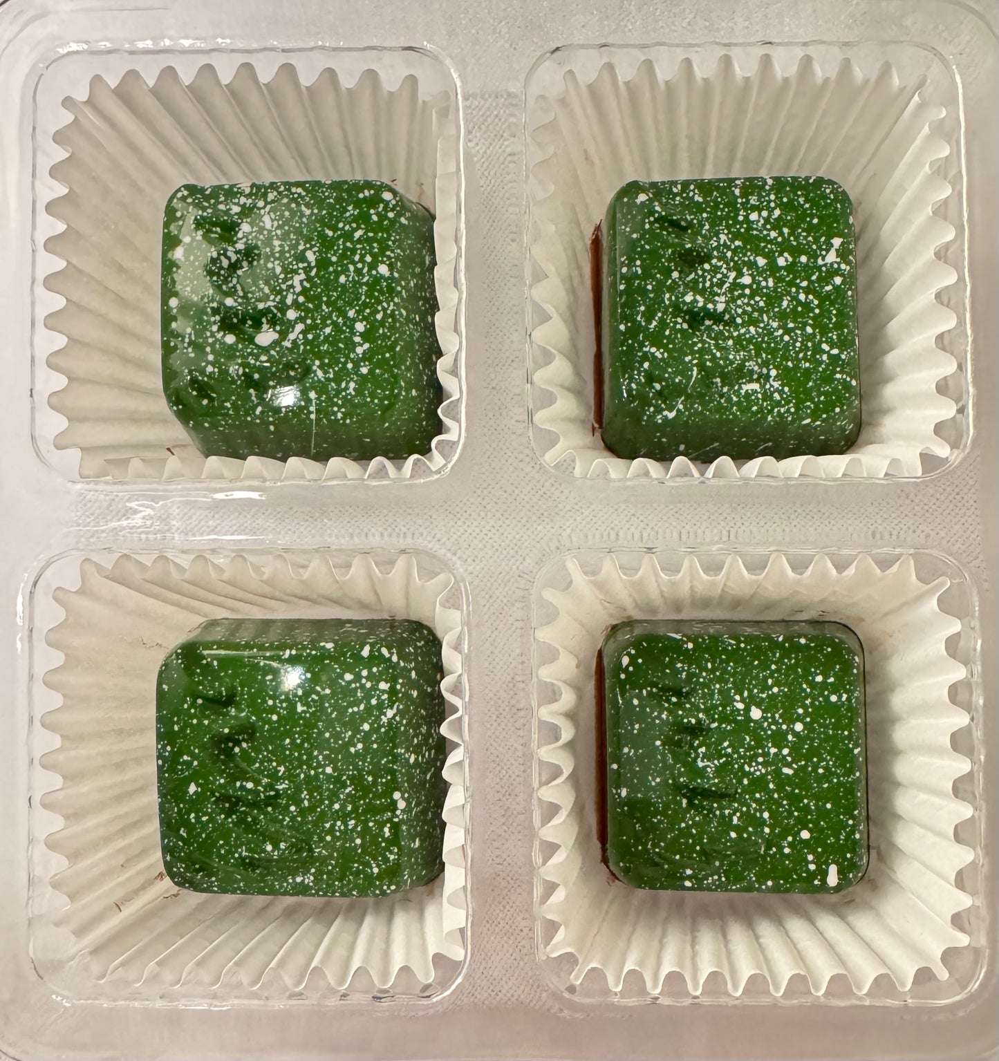 PEPPERMINT PATTY filled Dark Chocolate Bonbon