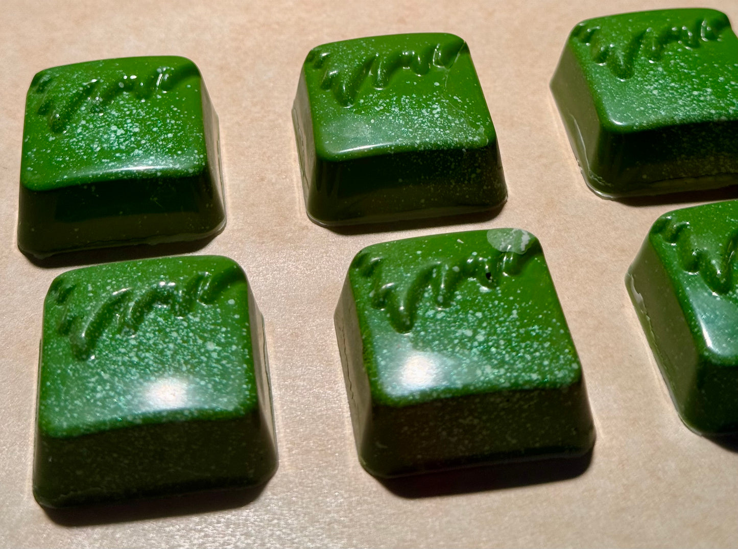 PEPPERMINT PATTY filled Dark Chocolate Bonbon