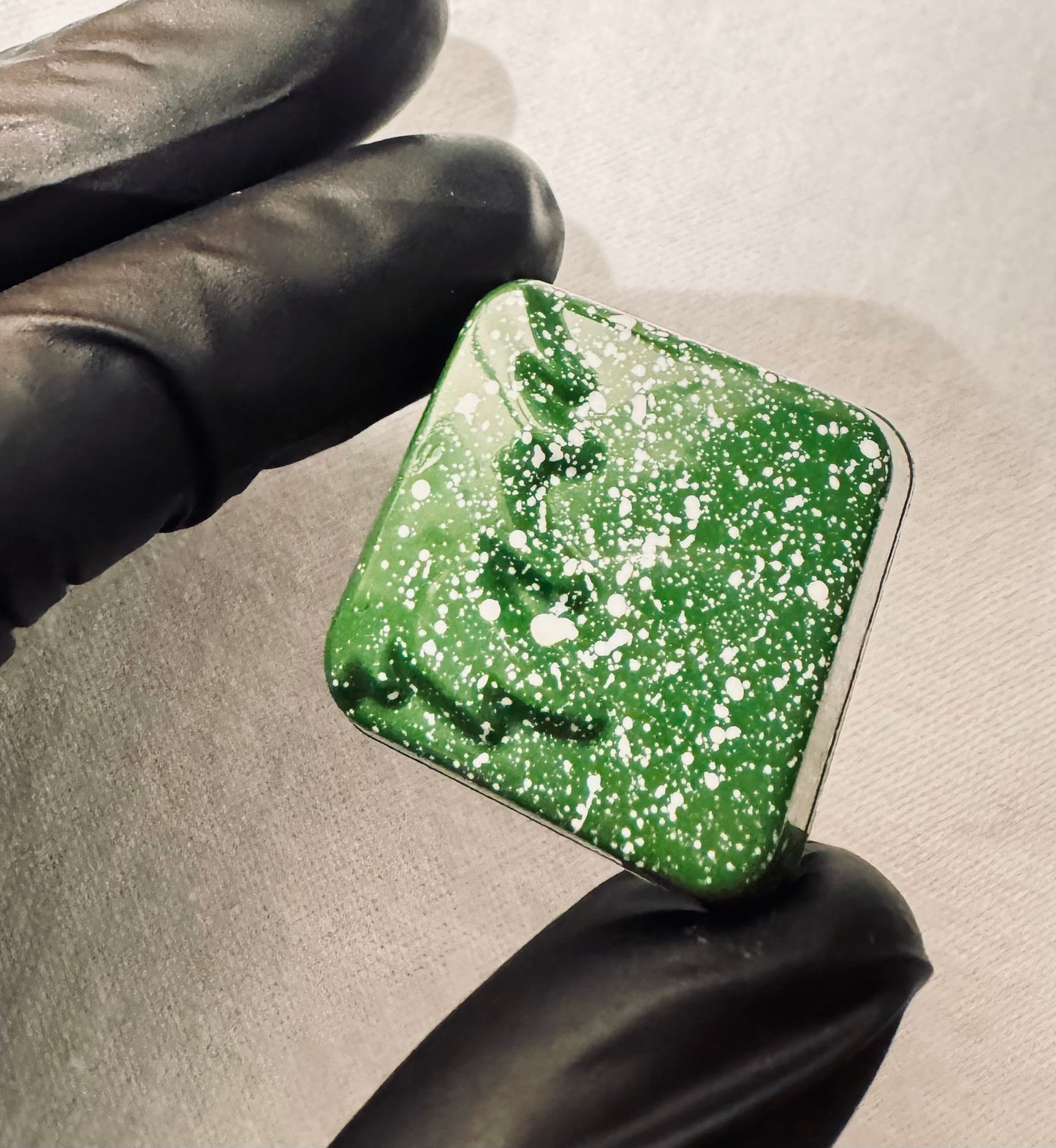 PEPPERMINT PATTY filled Dark Chocolate Bonbon